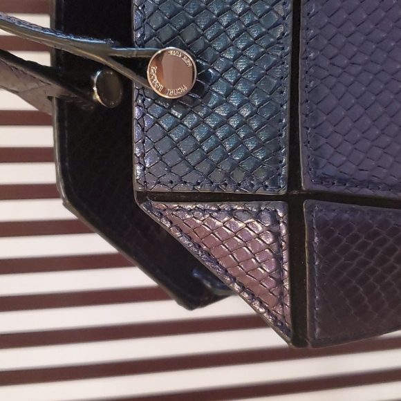 HENRI BENDELπHPπ Bijoux Satchel Metallic Snake Pattern! RARE! πππππππ - Picture 9 of 16